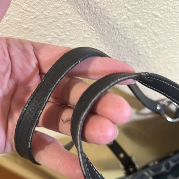 Coach Black signature handbag - Picture 4 of 10